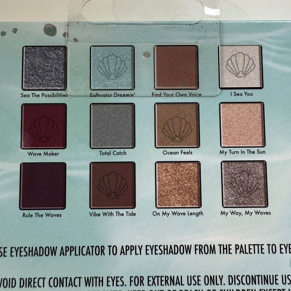 Disney Ariel Little Mermaid Eyeshadow Palette & Hyaluronic Under Eye‎ Mask Set - Picture 3 of 9